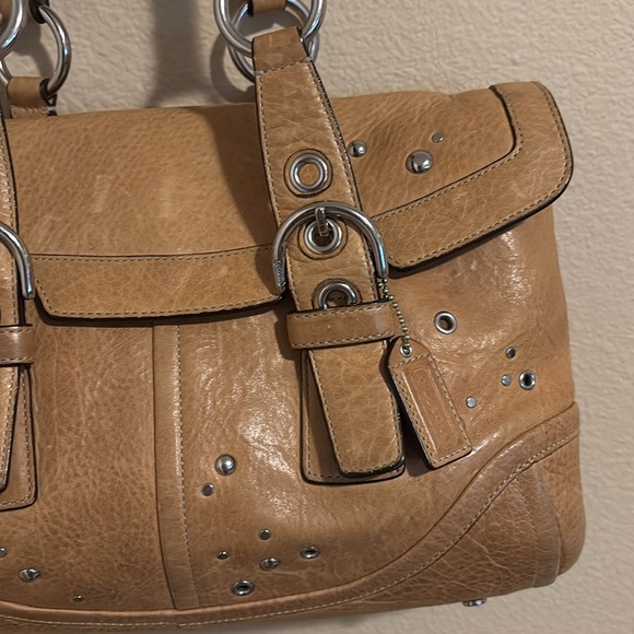 Coach Hamptons women’s vintage tan studded leather hand bag - Picture 4 of 14